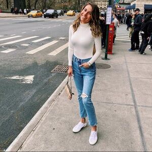 Levi’s women’s high rise 501 distressed skinny jeans medium wash- size 26